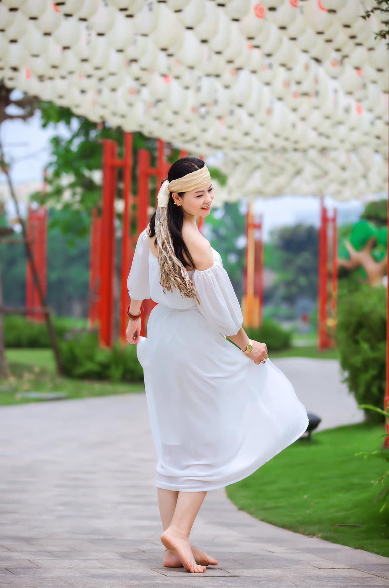 Do tích cực tập luyện và có chế độ dinh dưỡng hợp lý nên NSND Thu Quế tự tin với sắc vóc của mình.