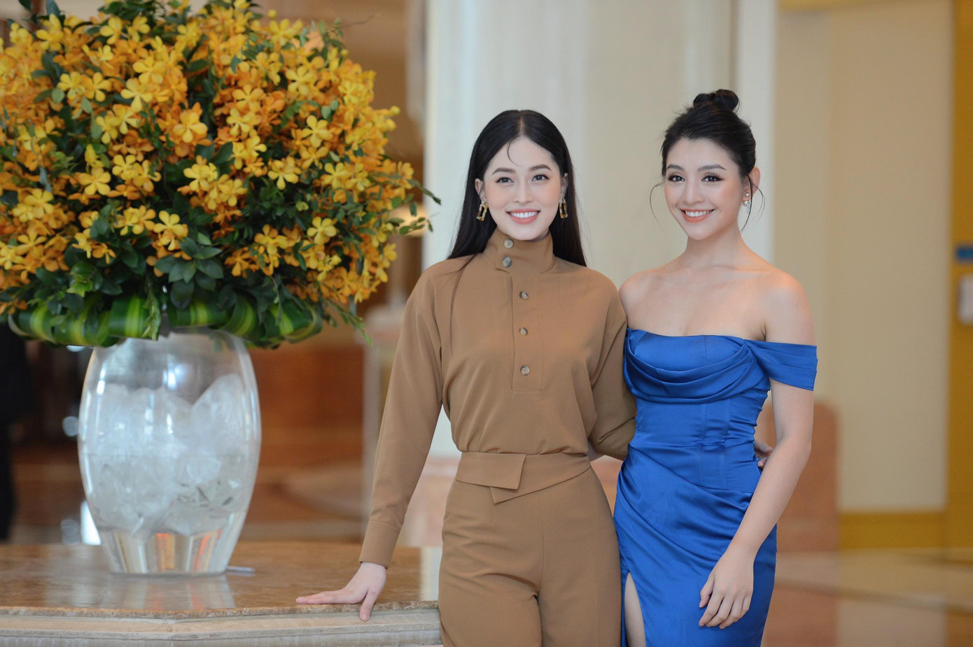 Á hậu Phương Nga đọ dáng người đẹp Lê Thanh Tú tại họp báo. Á hậu Phương Nga đọ dáng người đẹp Lê Thanh Tú tại họp báo.