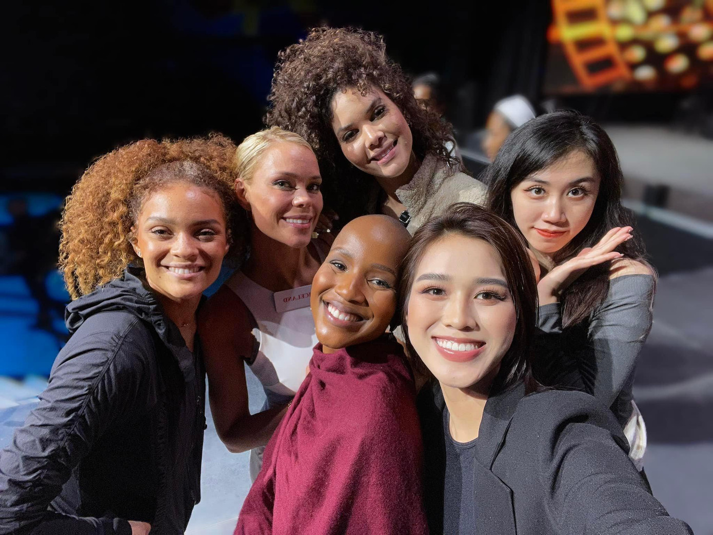 Những khoảnh khắc thư giãn của Hoa hậu Đỗ Thị Hà cùng các thí sinh khác trong cuộc thi trước đêm Chung kết. Những khoảnh khắc thư giãn của Hoa hậu Đỗ Thị Hà cùng các thí sinh khác trong cuộc thi trước đêm Chung kết.