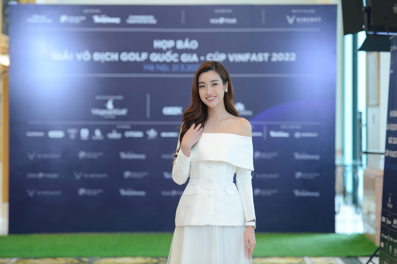 Chiều nay (21/3), Tổng cục Thể dục Thể thao, Hiệp hội Golf Việt Nam, báo Tiền Phong và UBND TP Hải Phòng tổ chức buổi họp báo tại Hà Nội công bố Giải Vô địch Golf Quốc gia - Cúp VinFast 2022. Tham dự sự kiện có Hoa hậu Đỗ Mỹ Linh, Á hậu Phương Nga và Người đẹp Áo dài Lê Thanh Tú. Chiều nay (21/3), Tổng cục Thể dục Thể thao, Hiệp hội Golf Việt Nam, báo Tiền Phong và UBND TP Hải Phòng tổ chức buổi họp báo tại Hà Nội công bố Giải Vô địch Golf Quốc gia - Cúp VinFast 2022. Tham dự sự kiện có Hoa hậu Đỗ Mỹ Linh, Á hậu Phương Nga và Người đẹp Áo dài Lê Thanh Tú.