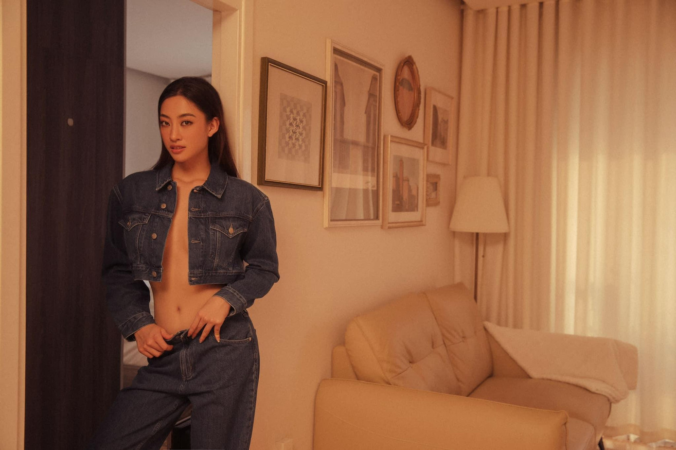 Sexy nhưng cũng không kém phần thời trang, sành điệu là phong cách của Lương Thuỳ Linh.