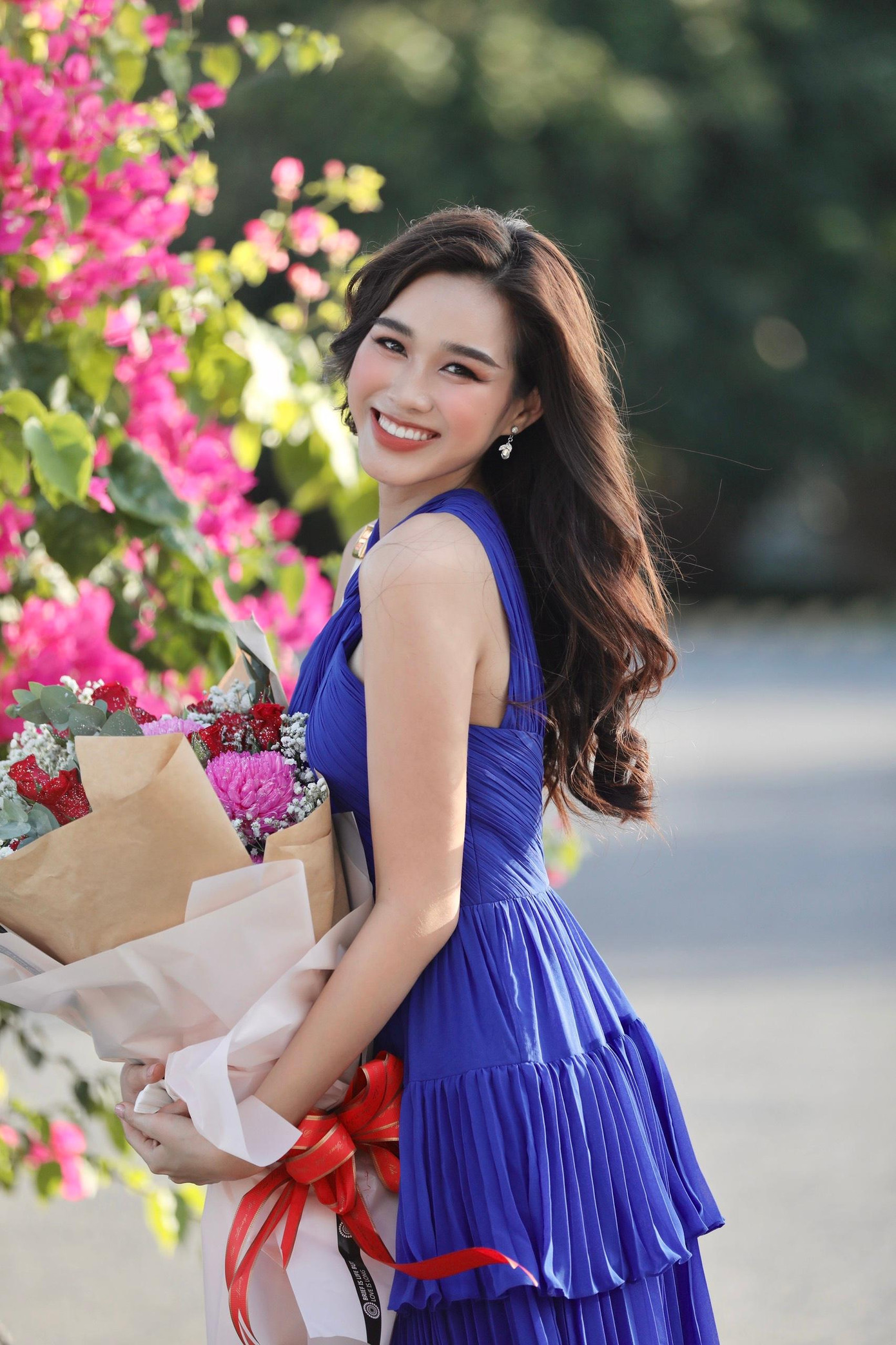 Ngay sau đó, nàng hậu đón chuyến bay ra Côn Đảo tham dự Giải Vô địch Quốc gia marathon và cự ly dài báo Tiền Phong lần thứ 63 – năm 2022 (Tiền Phong Marathon 2022). Chia sẻ với PV Tiền Phong, Hoa hậu Đỗ Thị Hà cho biết, dù còn khá mệt sau hành trình dài tại Miss World và những thay đổi về múi giờ nhưng cô vẫn rất hào hứng khi tới Côn Đảo để tham dự Giải Vô địch Quốc gia marathon và cự ly dài báo Tiền Phong lần thứ 63.