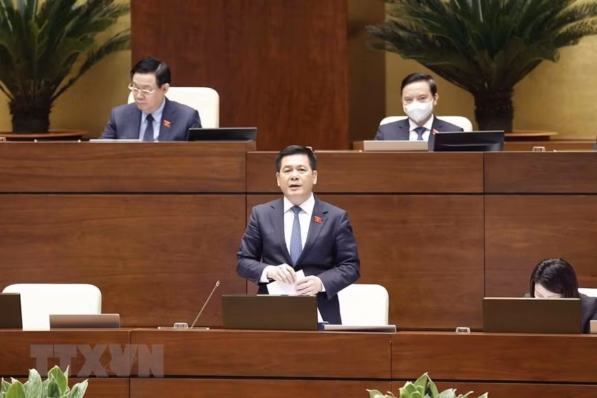 Hình ảnh Bộ trưởng Bộ Công Thương Nguyễn Hồng Diên trả lời chất vấn của các đại biểu Quốc hội. (Ảnh: Doãn Tấn/TTXVN)