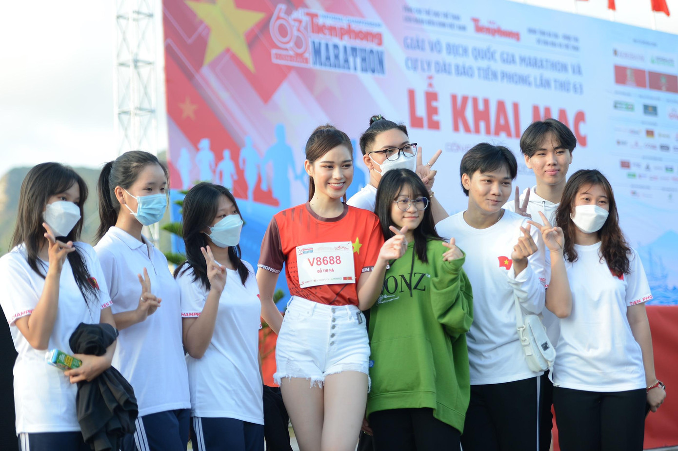 Mới trở về từ Puerto Rico sau cuộc thi Miss World 2021, Hoa hậu Đỗ Thị Hà lập tức đón chuyến bay ra Côn Đảo để đồng hành cùng Tiền Phong Marathon 2022. Hoa hậu Đỗ Thị Hà cho biết, cô rất yêu thích các hoạt động thể thao, đặc biệt là giải chạy.