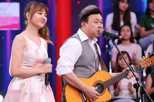 Thậm chí, cố nghệ sĩ Chí Tài từng đàn cho Hari Won hát.