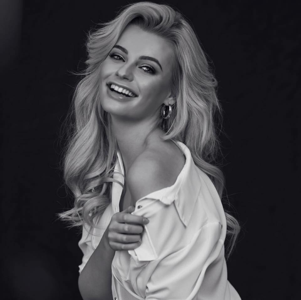 Đại diện Việt Nam tại Miss World- Hoa hậu Đỗ Thị Hà khen ngợi người đẹp Ba Lan là thí sinh mạnh của khu vực châu Âu. "Tôi rất thích vẻ đẹp ngọt ngào như búp bê của cô ấy", đại diện Việt Nam nói.