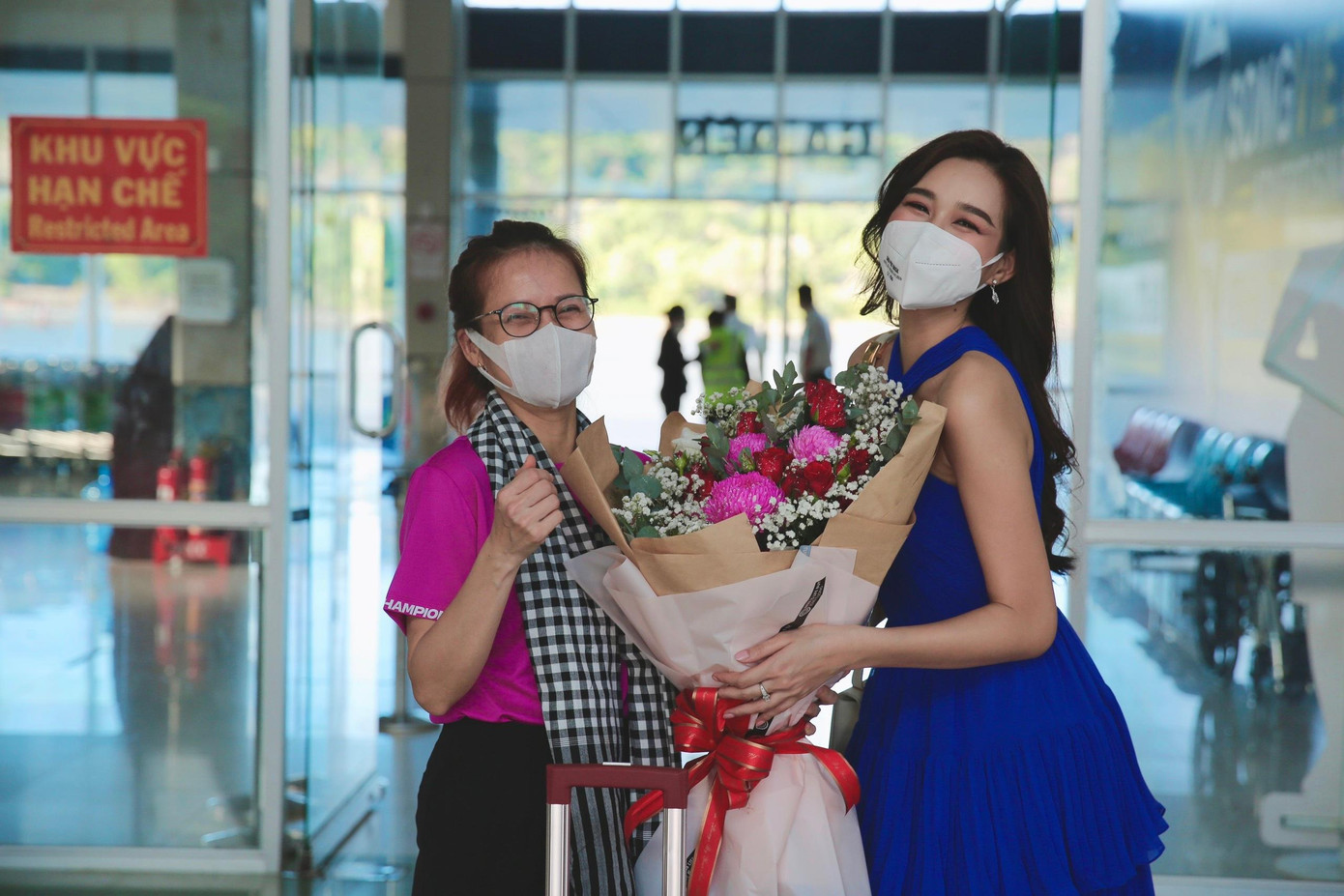 Hoa hậu Đỗ Thị Hà vừa trở về Việt Nam sáng 24/3, chính thức khép lại hành trình Miss World 2021 đầy rực rỡ với thành tích lọt top 13 chung cuộc.