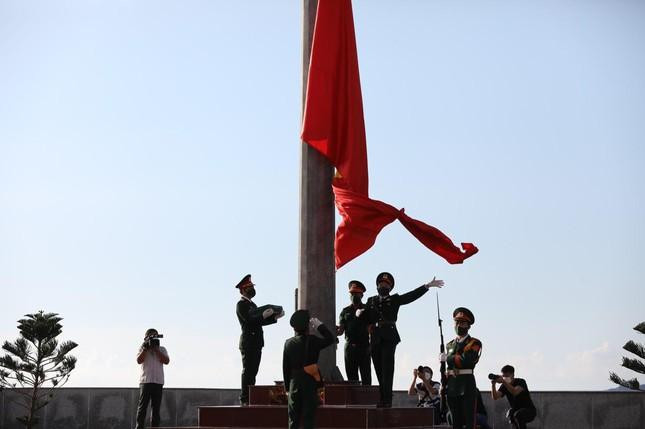 Lễ thượng cờ Tổ quốc tại Côn Đảo trong khuôn khổ Tiền Phong Marathon 2022 mang ý nghĩa tuyên truyền, giáo dục sâu sắc về niềm tự hào dân tộc, lòng yêu nước, trách nhiệm bảo vệ chủ quyền và toàn vẹn lãnh thổ của Tổ quốc.