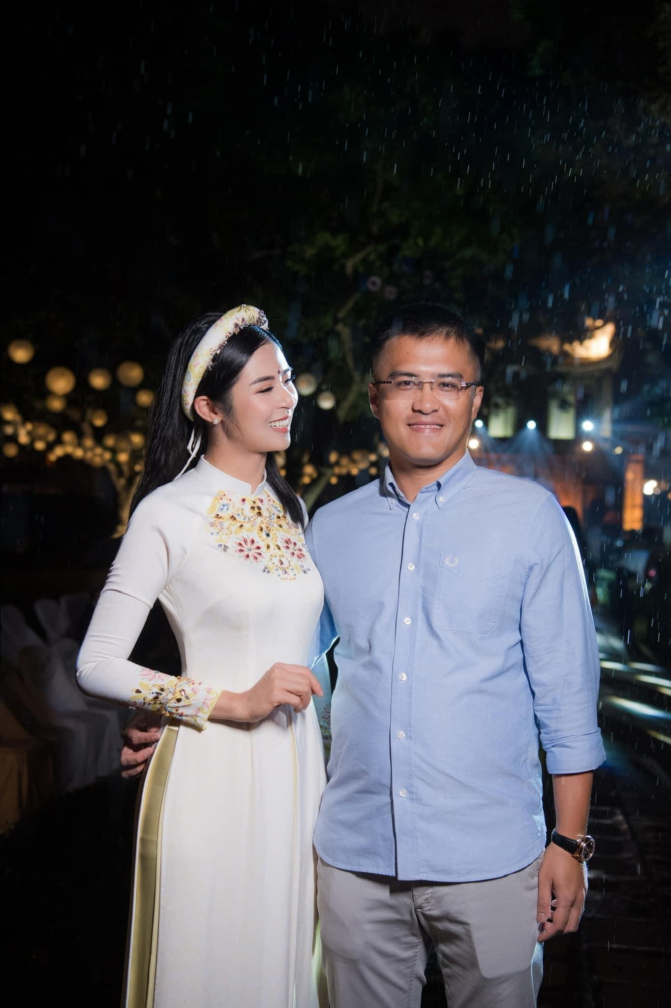 Đời thường, Phạm Phú Đạt chuộng trang phục lịch sự với sơ mi, quần kaki hoặc năng động với quần thể thao, sneakers.