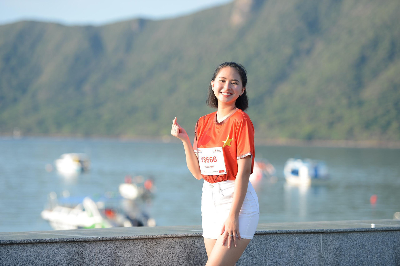 Người đẹp Thể thao Phù Bảo Nghi. Bảo Nghi cho biết, lần đầu tiên cô giành huy chương đồng điền kinh cự ly 1500m khi học lớp 8. Bảo Nghi đã tập chạy bộ rất nhiều và luôn muốn thử thách bản thân ở những cự ly dài hơn.