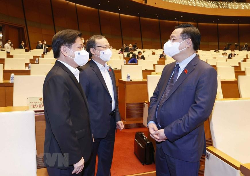 Chủ tịch Quốc hội Vương Đình Huệ với các đại biểu. (Ảnh: Doãn Tấn/TTXVN) Chủ tịch Quốc hội Vương Đình Huệ với các đại biểu. (Ảnh: Doãn Tấn/TTXVN)