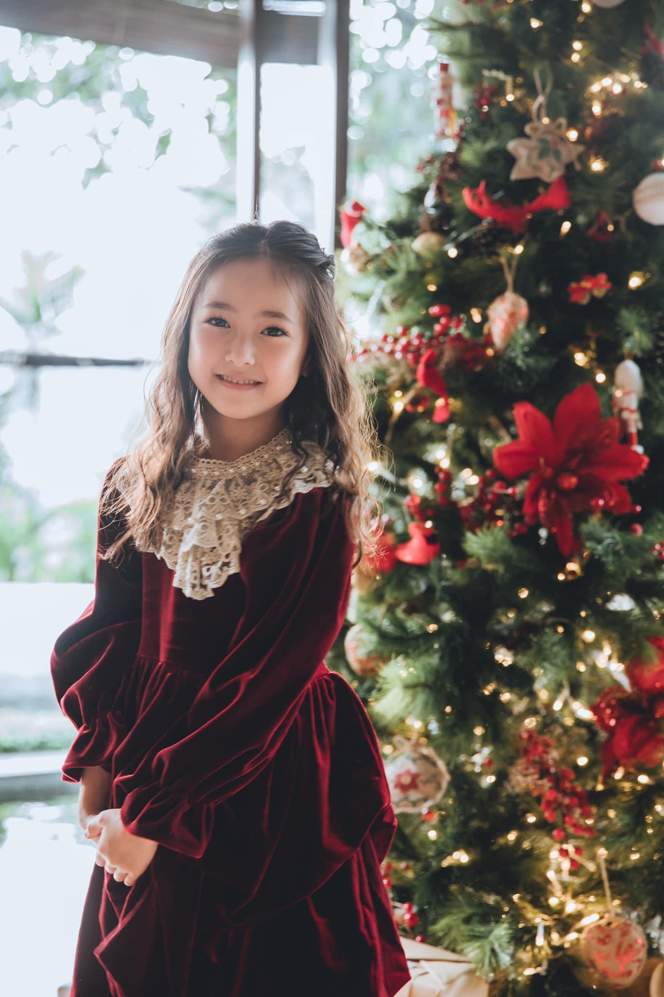 Ngay cả Hoa hậu Mai Phương Thuý, Đỗ Mỹ Linh, Lương Thùy Linh hay ngọc nữ màn ảnh Tăng Thanh Hà cũng thường để lại bình luận khen ngợi cô bé Viann hết lời.