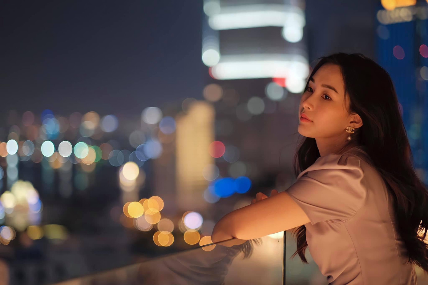 Ngoài vương miện danh giá, Đặng Thu Thảo còn sở hữu giải thưởng phụ: “Người có gương mặt đẹp nhất”. Sau khi đăng quang Hoa hậu Việt Nam, người đẹp sinh năm 1991 tích cực tham gia các hoạt động xã hội và xây dựng hình ảnh đẹp dịu dàng, mong manh.