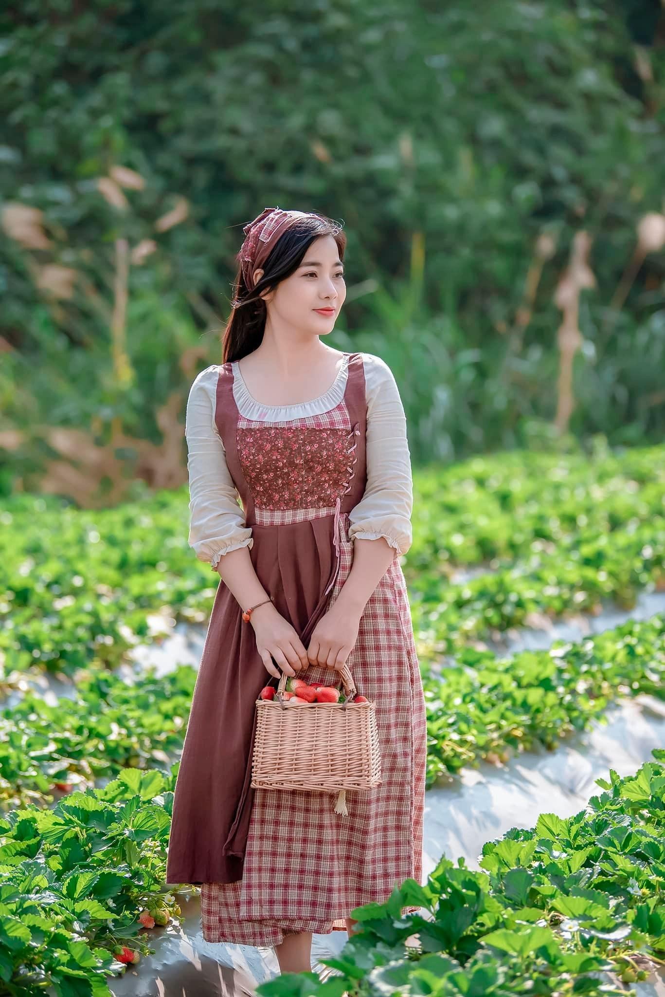 Nhan sắc ngoài đời của diễn viên Đàm Hằng.