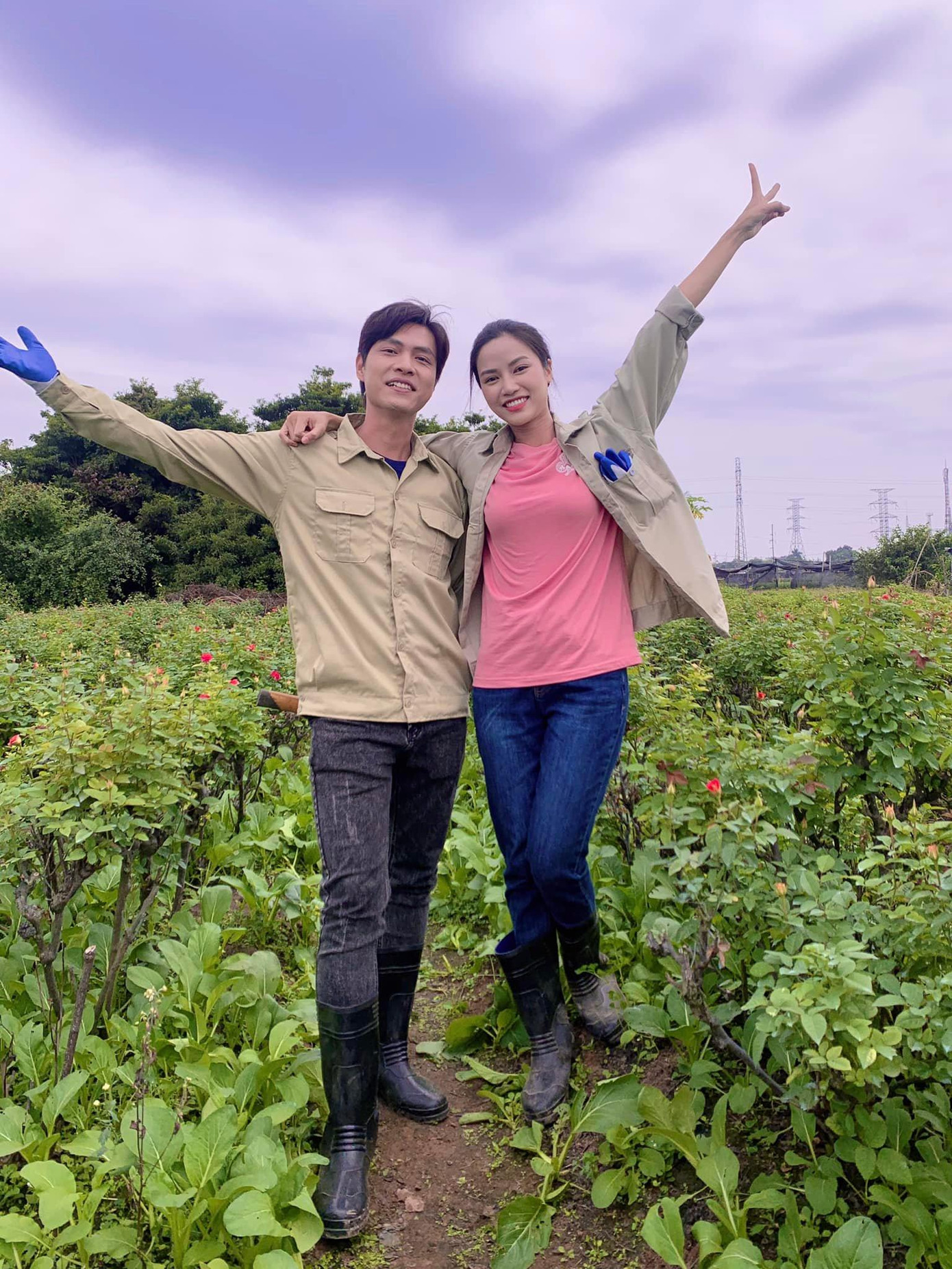 Tô Dũng với vai Nghĩa cũng gây nhiều phản ứng trái chiều về sự ích kỉ và thiếu quyết đoán trên phim.