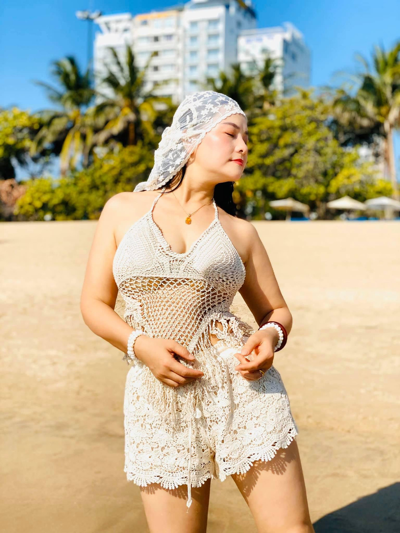 Từ 14 tuổi đã tham gia kịch nói chuyên nghiệp nên Thu Quế được nhận danh hiệu NSND khá sớm. Nói về việc được phong danh hiệu cao quý này, NSND Thu Quế chia sẻ: "14 tuổi vào môi trường quân đội, sau quá trình được tôi luyện thì tới năm 20 tuổi, tôi đã định hình được cách diễn của mình rồi. Đúng là trời không cho ai hết cũng không lấy hết của ai, mặc dù tôi vào nghệ thuật khi tuổi đời còn quá trẻ. Khi 25 tuổi tôi đã có 10 năm kinh nghiệm diễn trong môi trường chuyên nghiệp. Nói chung, để được danh hiệu này gian nan lắm, không dễ như mọi người tưởng".