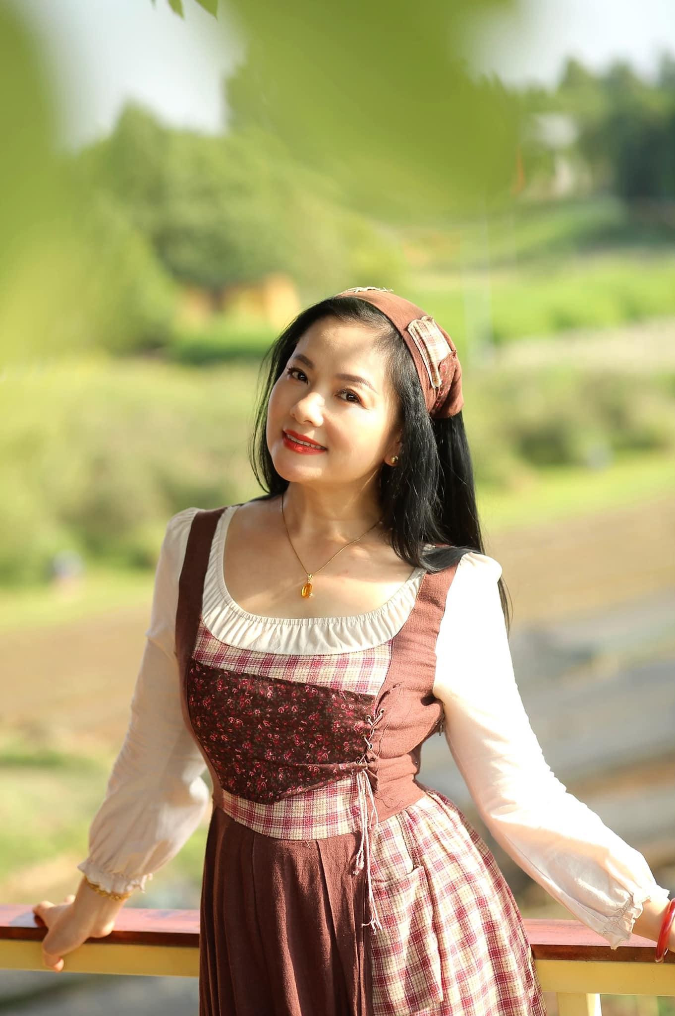 NSND Thu Quế rất chăm tập gym, yoga. Có lẽ đây là bí quyết để nữ diễn viên sở hữu ngoại hình tươi trẻ, tinh thần phơi phới.