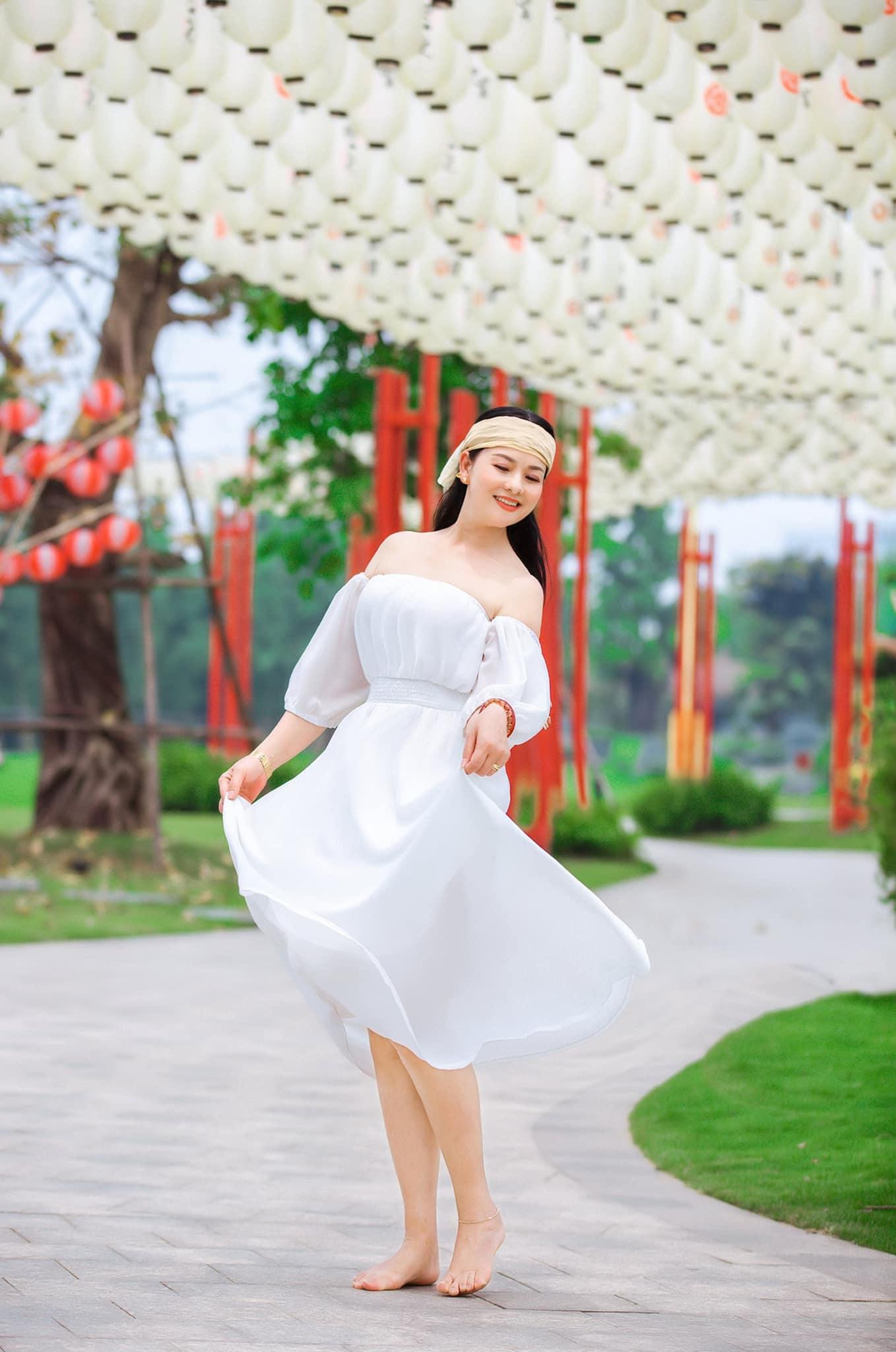 Cô từng tâm sự: “Khi còn trẻ chưa sinh nở, eo nhỏ là tất yếu, mỗi lần vượt cạn người mẹ thay đổi vóc dáng khủng khiếp, có người tăng tới 30kg để sinh ra những thiên thần. Phụ nữ ơi, thật thiêng liêng và phi thường. Trồng 1 cây con, mấy chục năm sau có khi hàng trăm năm mới thành cổ thụ. Lúc là thiếu nữ, ai cũng đẹp: căng -tròn -mịn. Khi sinh con, vất vả phấn đấu mấy chục năm sau khi là mẹ của thiếu nữ thì các vòng: teo -nhão -sệ. Khi hỏi các đấng phu quân hoặc người yêu thì ai cũng nói: “Béo khoẻ, béo đẹp, bụng mỡ là vượng phu, ích tử. Em đã sinh ra các con nên lúc nào cũng đẹp trong mắt anh”... Tớ chẳng phải hỏi ai sất, tớ xấu là đã không chấp nhận được mình rồi. Các bạn trẻ hãy tập từ khi còn là “cây con“ nhé! Cho khoẻ và đẹp bền chứ đừng “như cây cổ thụ” mới tập thì sao đặng”.