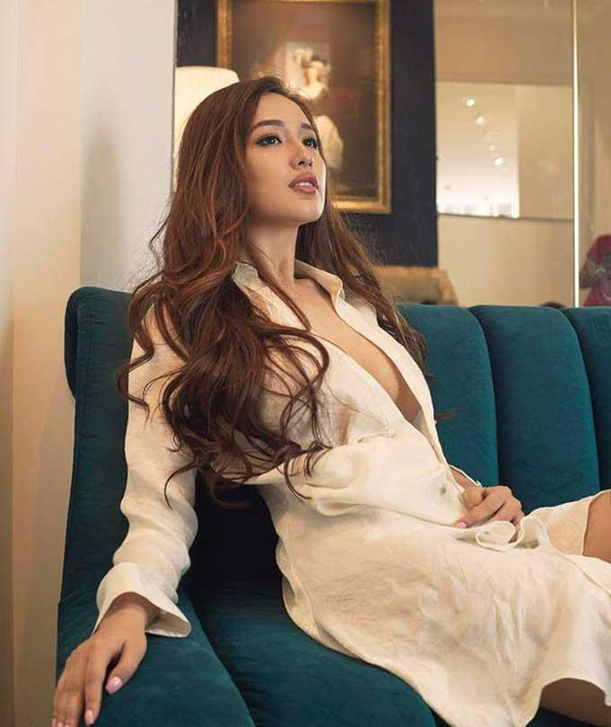 Không ít lần, Hoa hậu Mai Phương Thuý gây “bão” mạng với mốt không nội y.