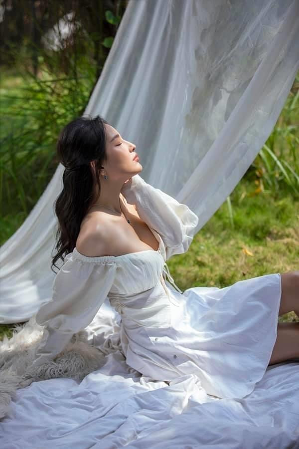 Sau 16 năm đăng quang, tên tuổi của Mai Phương Thuý vẫn luôn thu hút mỗi khi xuất hiện. Đặc biệt, cô nàng vẫn sở hữu ngoại hình quyến rũ, gợi cảm.