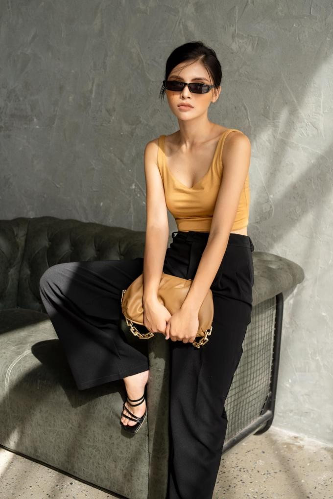 Thu Hằng đặc biệt yêu thích công việc tham gia hoạt động tình nguyện tại địa phương cũng như tham gia các hoạt động liên quan đến lĩnh vực mẫu ảnh. Đây cũng chính là công việc làm thêm hiện tại của Thu Hằng bên cạnh việc học.