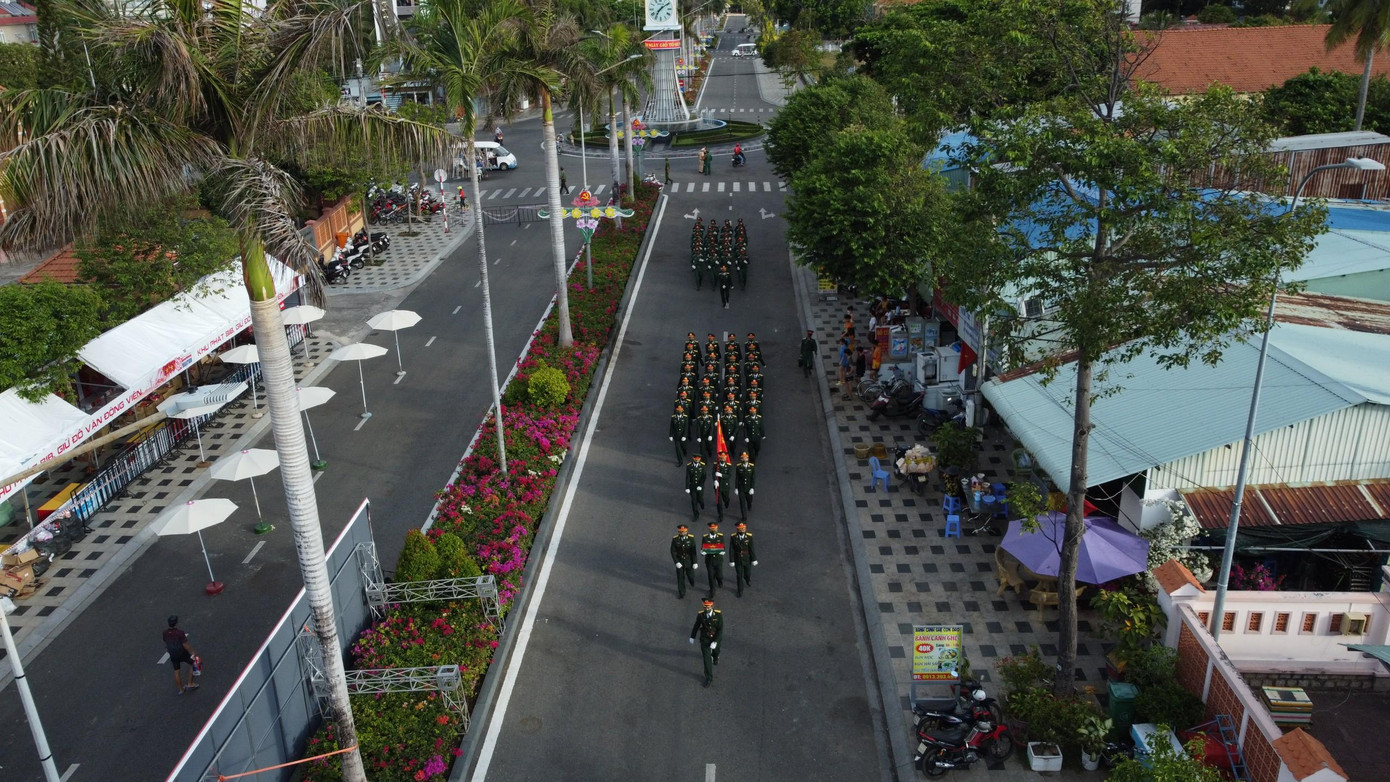 Lễ thượng cờ Tổ quốc đã được thực hiện một cách trang nghiêm, đầy xúc động. Lễ thượng cờ Tổ quốc đã được thực hiện một cách trang nghiêm, đầy xúc động.