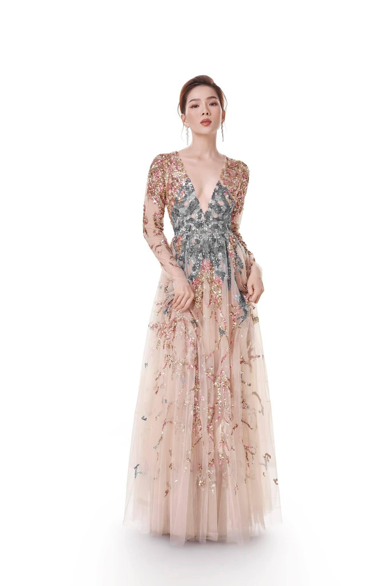 Nhờ duy trì chế ăn uống hợp lý và tập luyện đều đặn, Lệ Quyên sở hữu body chuẩn chỉnh.