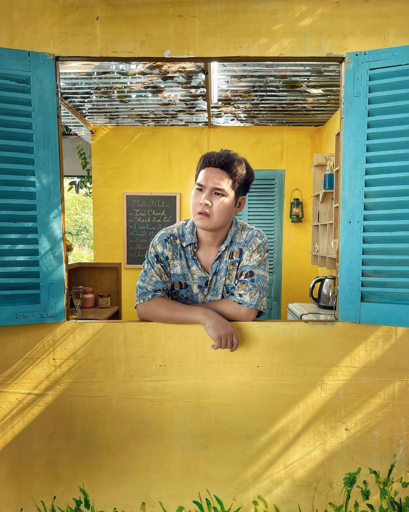 Tạo hình gây cười của Đức Anh trong phim "Lối về miền hoa".