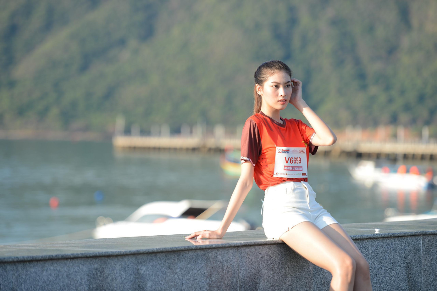 “Ngọc Thảo thực sự ấn tượng bởi cung đường chạy nơi đây. Dọc đường chạy là những lá cờ Tổ quốc bay phấp phới khiến Phương Anh trào dâng niềm tự hào dân tộc và biết ơn cuộc sống hơn”- Á hậu Ngọc Thảo nói.