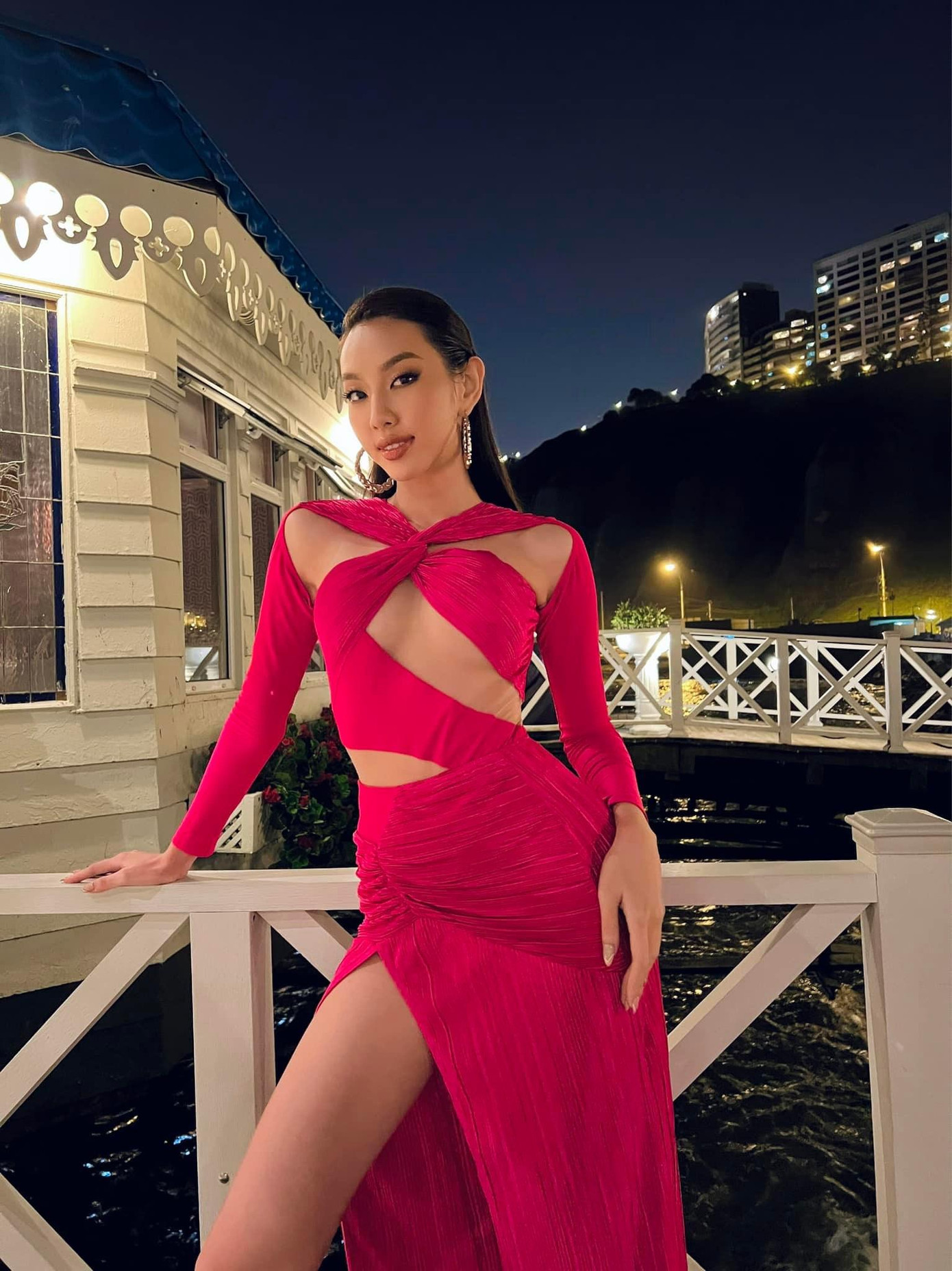 Không chỉ tham gia các cuộc thi Miss Grand ở các nước sở tại, Thuỳ Tiên còn thực hiện các hoạt động từ thiện với cương vị Tân Hoa hậu Hoà bình Thế giới.