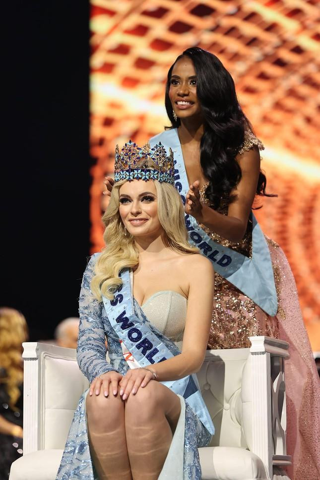 Tân Miss World 2021 Karolina Bielawska.