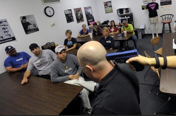 Các giáo viên được huấn luyện tỷ mỉ về mọi tình huống xấu nhất mà các tay súng tấn công