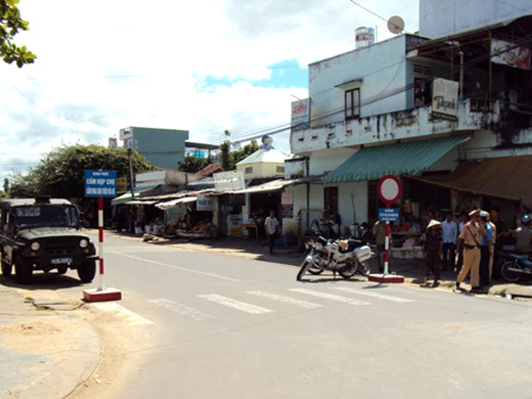 Chốt cấm tại ngã ba Trường Chinh và Phan Đình Phùng