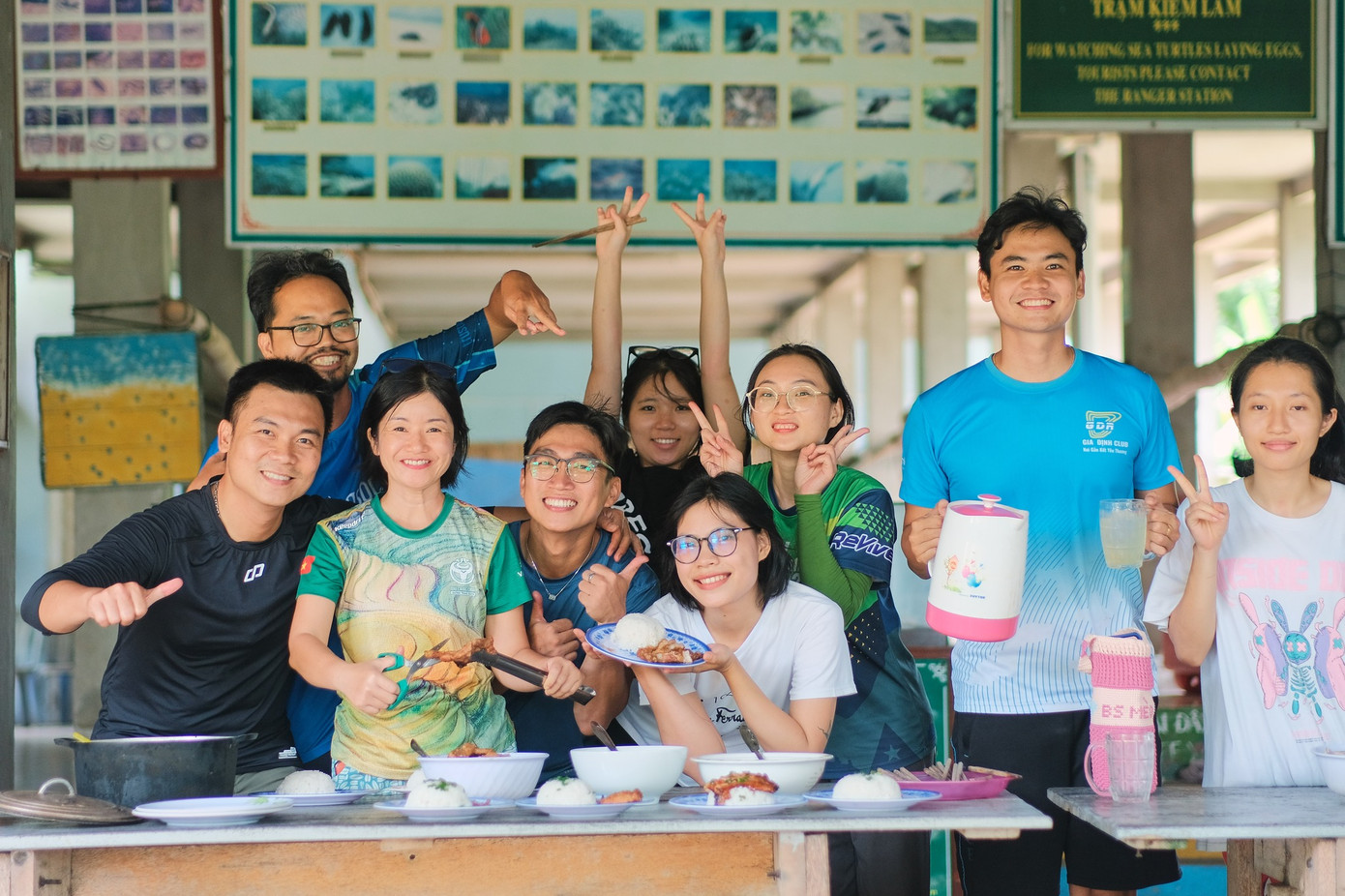 Những bữa ăn tự chuẩn bị. Ảnh: Mai Quý