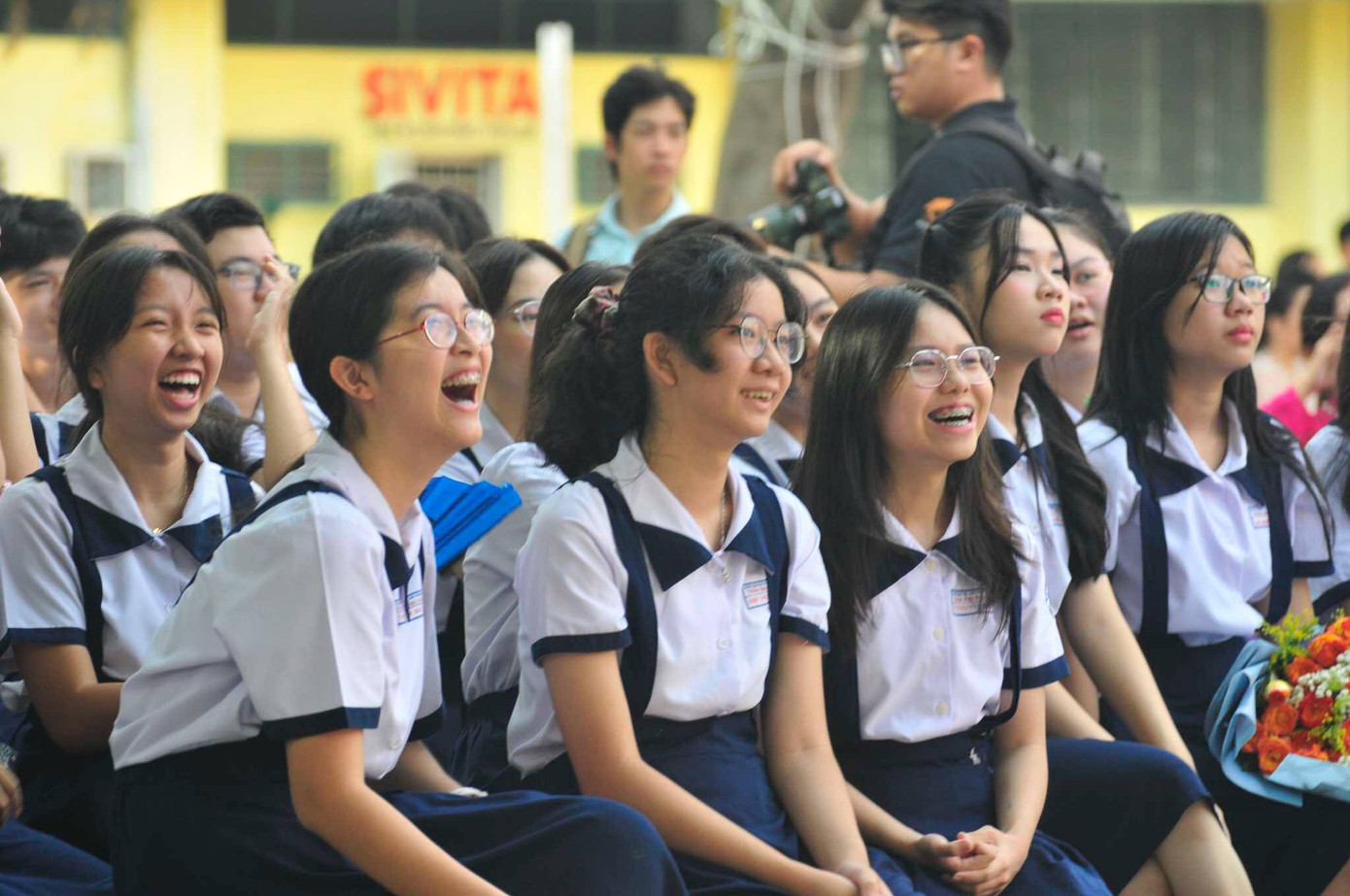 Biểu cảm thích thú của các teen khi tua ngược kí ức qua thước phim. Ảnh: Hoàng Lam Biểu cảm thích thú của các teen khi tua ngược kí ức qua thước phim. Ảnh: Hoàng Lam