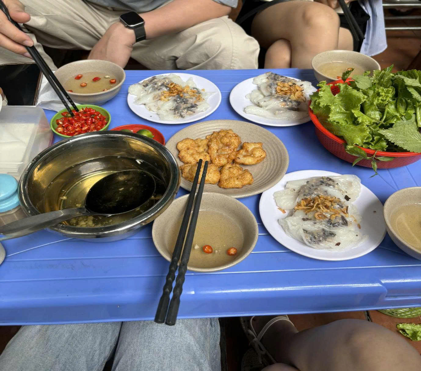 Bánh cuốn chả mực gốc Bàng đảm no bụng dù ở bữa nào trong ngày. - Ảnh: Phương Thùy Linh Bánh cuốn chả mực gốc Bàng đảm no bụng dù ở bữa nào trong ngày. - Ảnh: Phương Thùy Linh