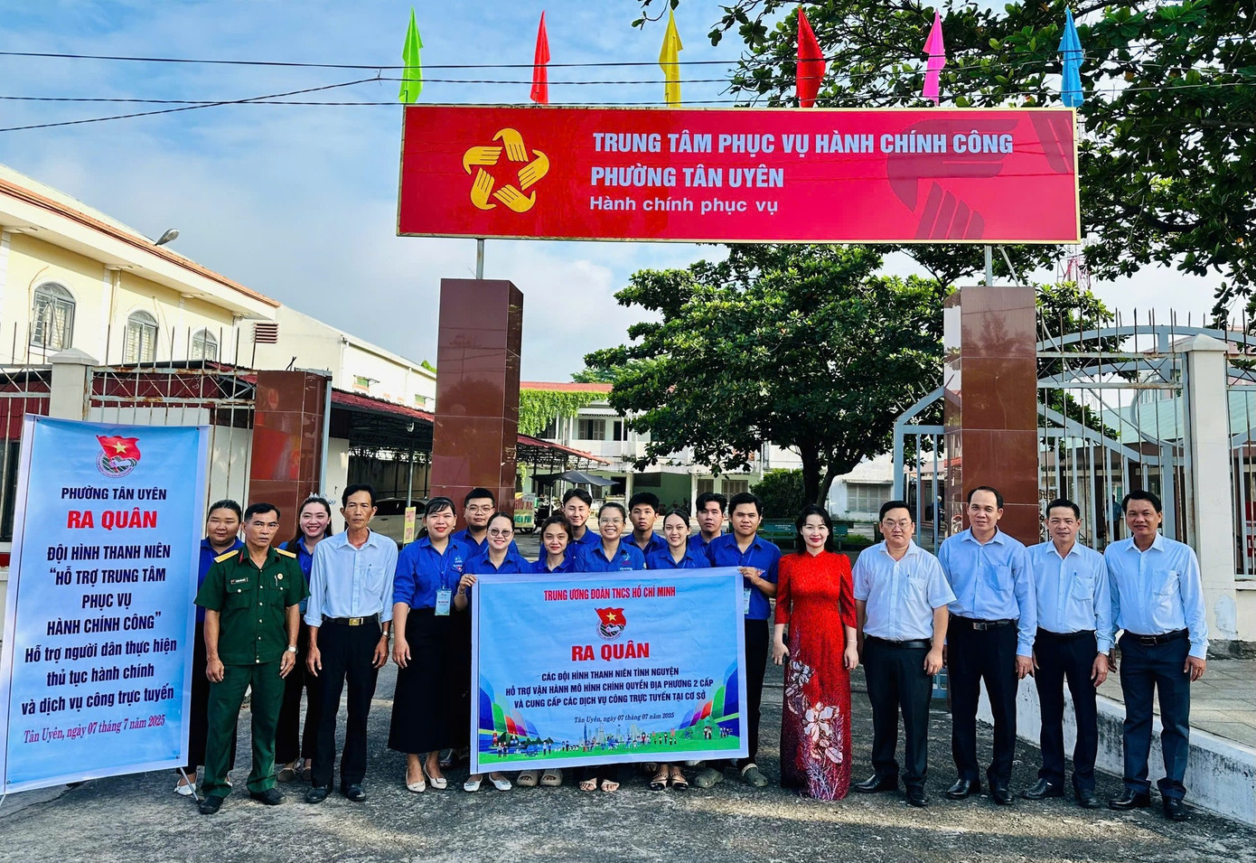 Ra quân đội hình hỗ trợ tại địa bàn Phường Tân Uyên, TP.HCM. (Ảnh: Thành đoàn TP.HCM)