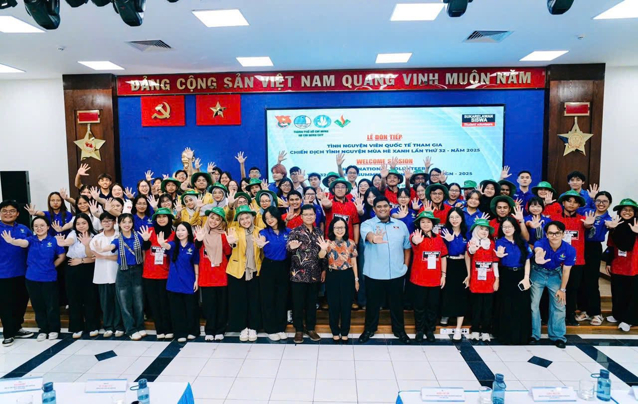 Các đội hình chiến sĩ quốc tế tại buổi lễ (Ảnh: Fanpage Công tác Quốc tế Thanh niên) Các đội hình chiến sĩ quốc tế tại buổi lễ (Ảnh: Fanpage Công tác Quốc tế Thanh niên)