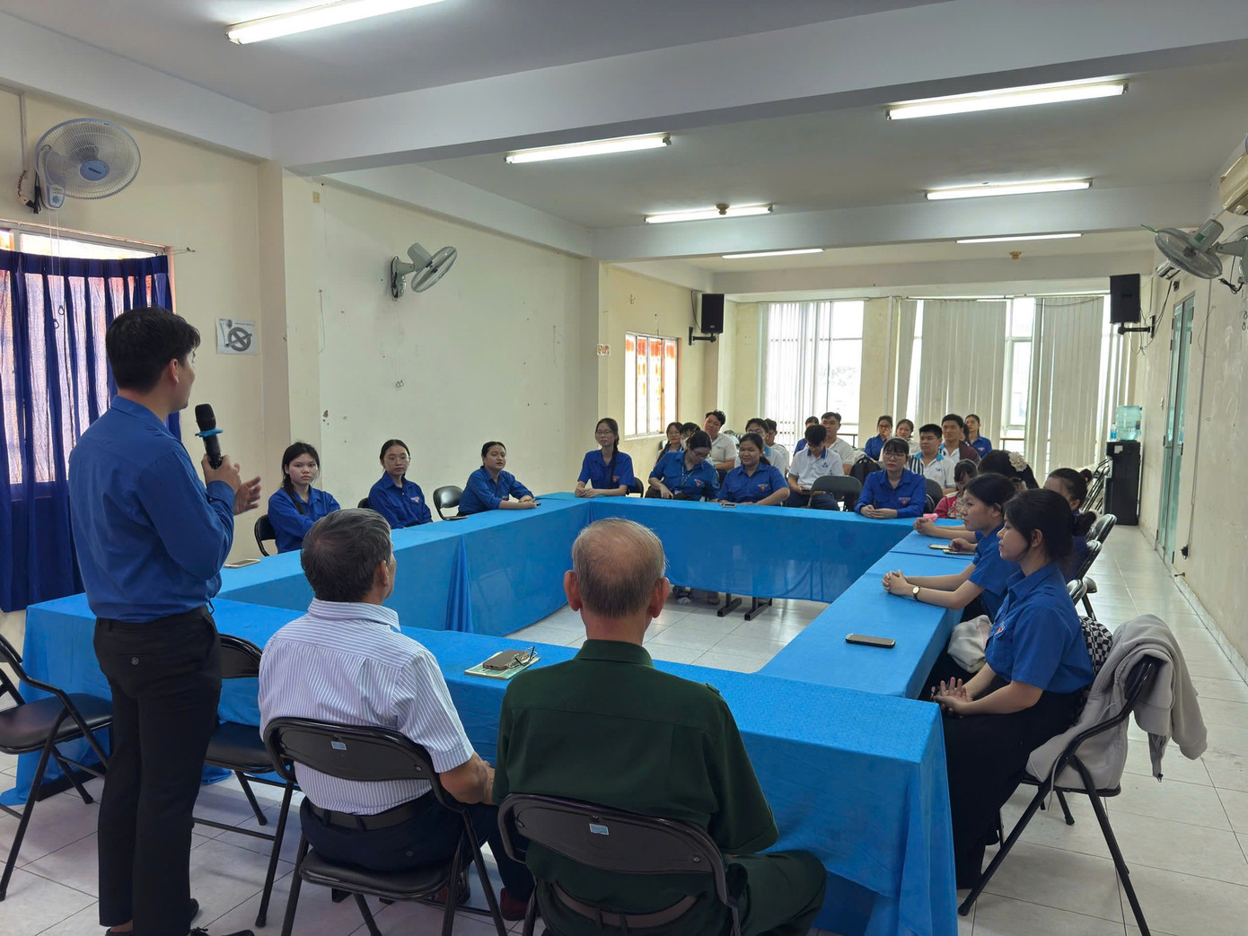 Chương trình Sinh hoạt chính trị tháng 5 tại Ủy ban Nhân dân Phường 8, Quận 10 và Đoàn trường Đại học Bách khoa (ĐHQG TP.HCM).