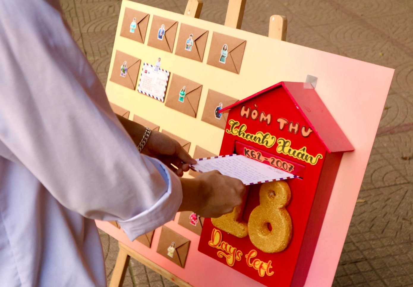 Hòm thư lưu giữ lại những năm tháng thanh xuân dưới mái trường của THPT Trần Phú. (Ảnh: 07Up - THPT Trần Phú - Hoàn Kiếm)