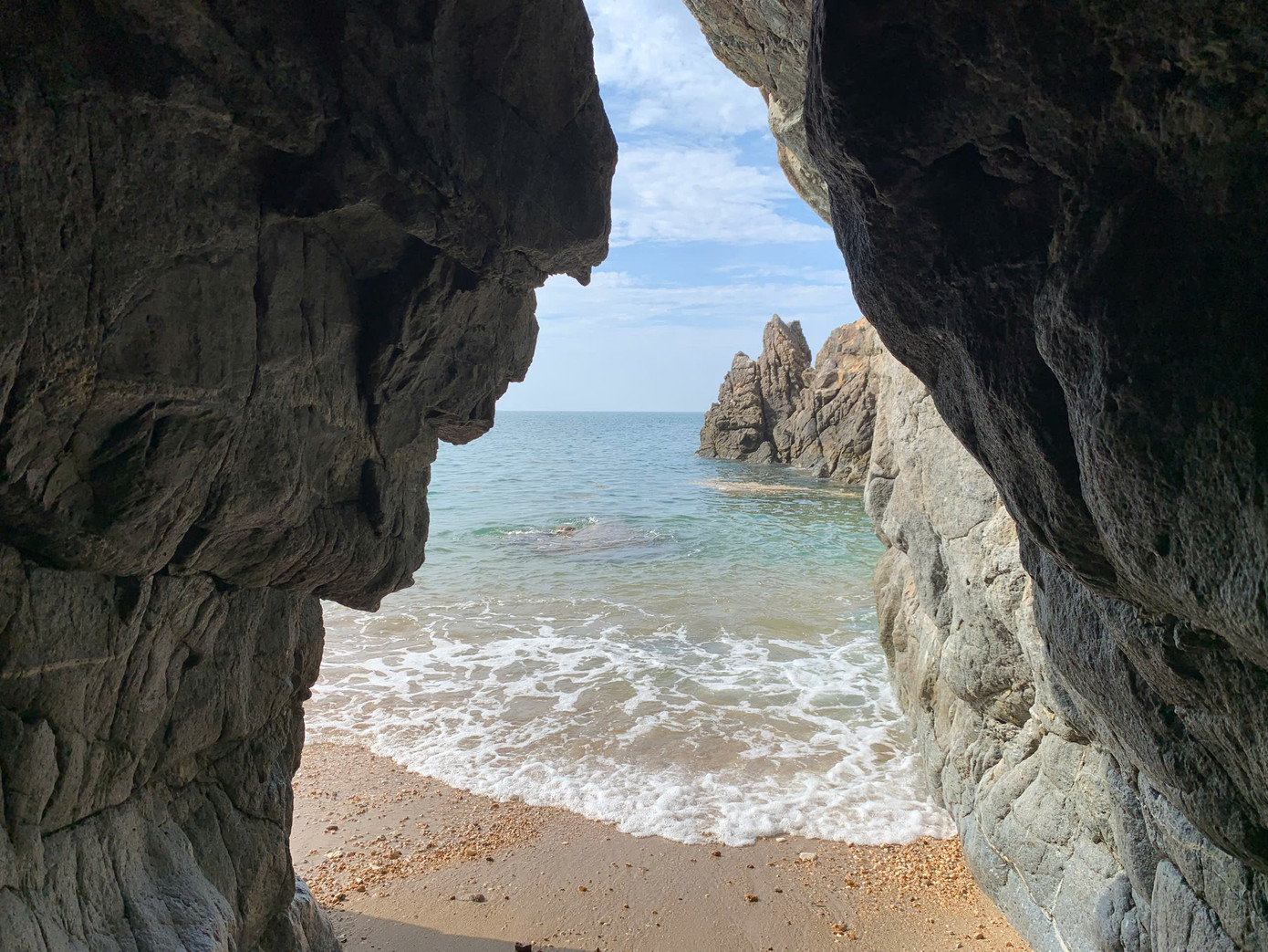 Nước biển tự nhiên xanh màu ngọc bích gây “sốt” cộng đồng mạng thời gian vừa qua. Ảnh: Văn Thuận Nước biển tự nhiên xanh màu ngọc bích gây “sốt” cộng đồng mạng thời gian vừa qua. Ảnh: Văn Thuận