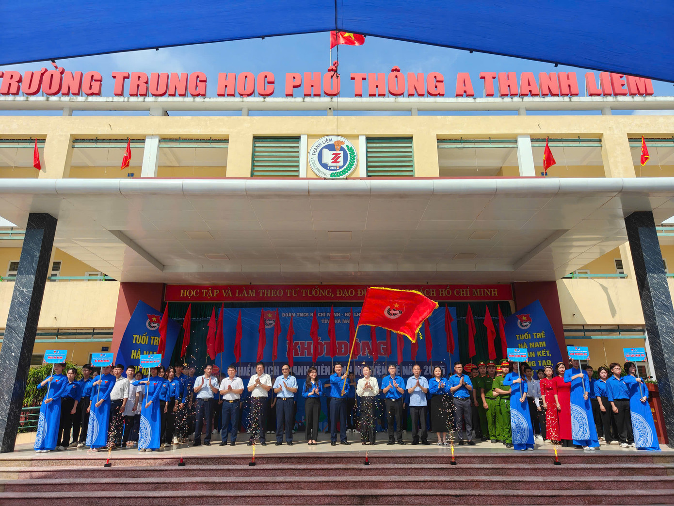 Các đại biểu thực hiện nghi thức khởi động Chiến dịch Thanh niên tình nguyện Hè tỉnh Hà Nam năm 2025. Các đại biểu thực hiện nghi thức khởi động Chiến dịch Thanh niên tình nguyện Hè tỉnh Hà Nam năm 2025.