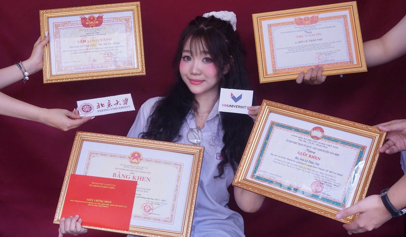 Thảo Nhi cùng với những “chiến tích” khủng của mình suốt khoảng thời gian học tại trường. Ảnh: NVCC Thảo Nhi cùng với những “chiến tích” khủng của mình suốt khoảng thời gian học tại trường. Ảnh: NVCC