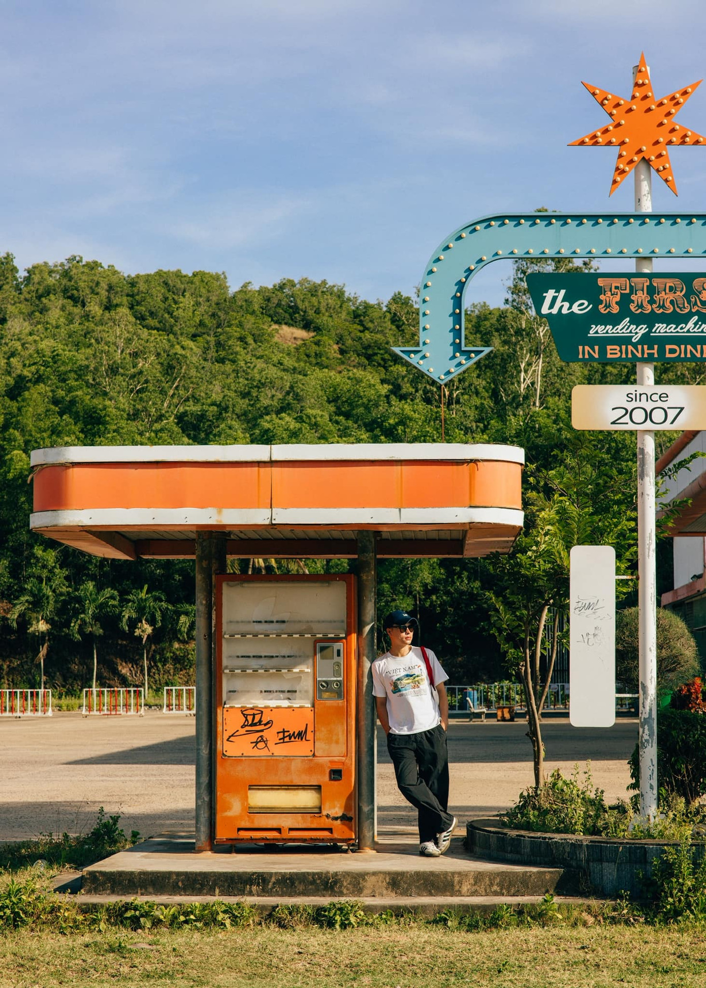 Góc check-in tại cây xăng Quốc Thắng gần làng chài đậm vibe "streetstyle". Ảnh: Pham Trong Nghia. Góc check-in tại cây xăng Quốc Thắng gần làng chài đậm vibe "streetstyle". Ảnh: Pham Trong Nghia.