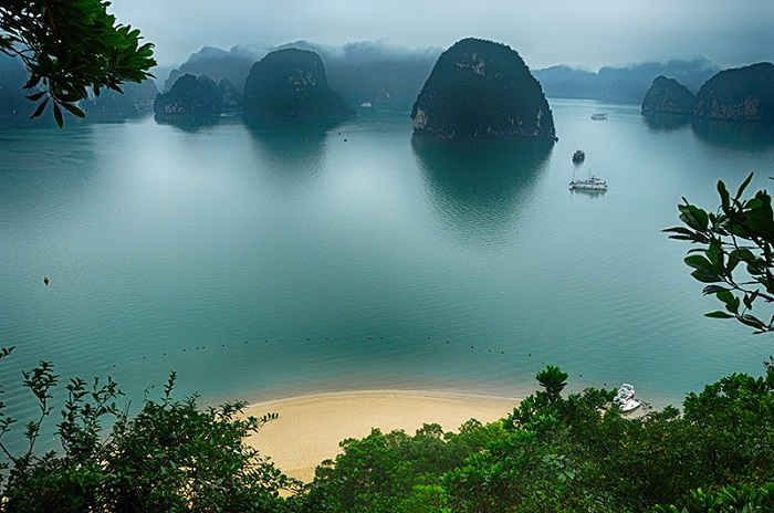 Đảo Titop mang vẻ đẹp hoang sơ, hùng vĩ. - Ảnh: Báo Quảng Ninh Đảo Titop mang vẻ đẹp hoang sơ, hùng vĩ. - Ảnh: Báo Quảng Ninh
