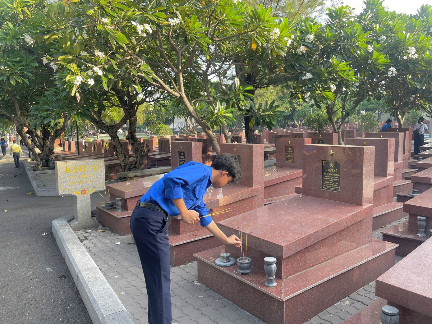 Ảnh: Đoàn Trường THPT Nguyễn Hữu Huân Ảnh: Đoàn Trường THPT Nguyễn Hữu Huân