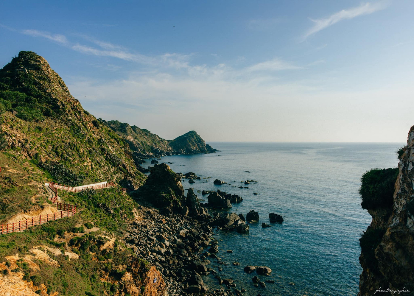 Eo Gió khi nhìn từ trên cao. Ảnh: Pham Trong Nghia. Eo Gió khi nhìn từ trên cao. Ảnh: Pham Trong Nghia.