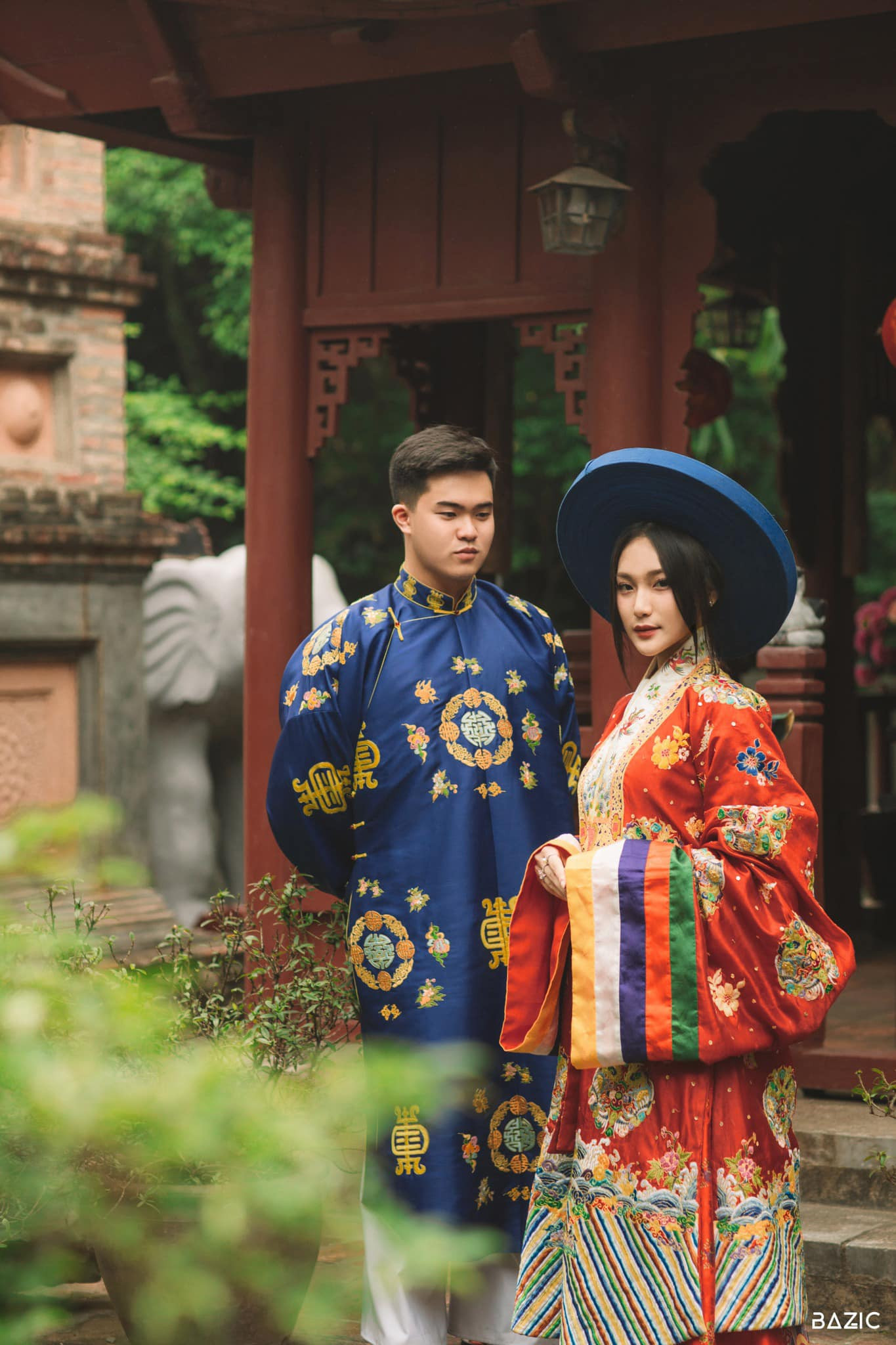 Các bạn trẻ với vẻ đẹp truyền thống được thể hiện qua concept Việt phục. Ảnh: Bazic Studio Các bạn trẻ với vẻ đẹp truyền thống được thể hiện qua concept Việt phục. Ảnh: Bazic Studio