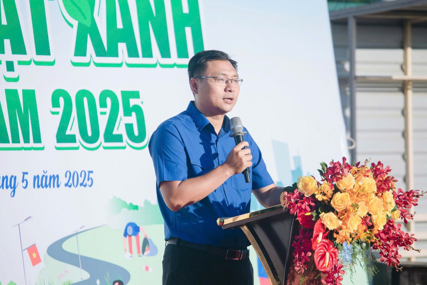 Anh Trương Minh Tước Nguyên, Phó Bí thư Thường trực Thành Đoàn TP.HCM phát biểu tại Lễ ra quân.