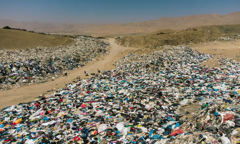 Sa mạc Atacama, Chilê là một trong những bãi tập kết quần áo bị bỏ đi. Ảnh: Getty Images Sa mạc Atacama, Chilê là một trong những bãi tập kết quần áo bị bỏ đi. Ảnh: Getty Images